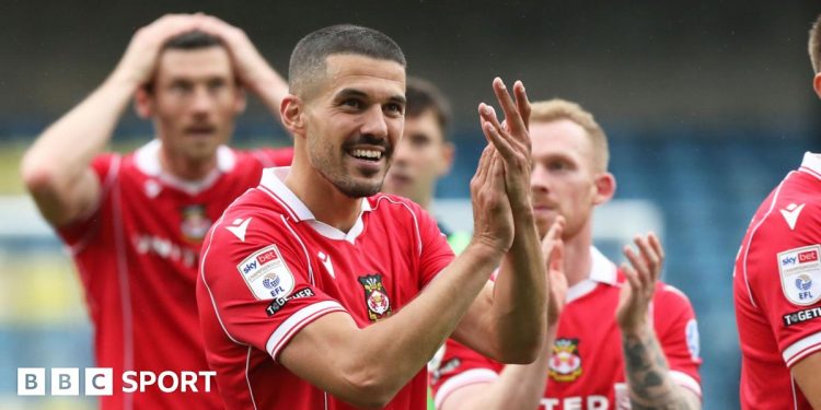 Conor Coady: 'sobresaliente' Wrexham mejor para negocios de transferencia, dice Defender