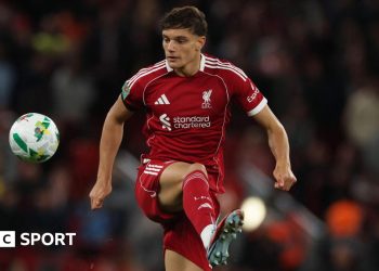 Giovanni Leoni: el defensor del Liverpool se puso durante meses con lesiones en la rodilla