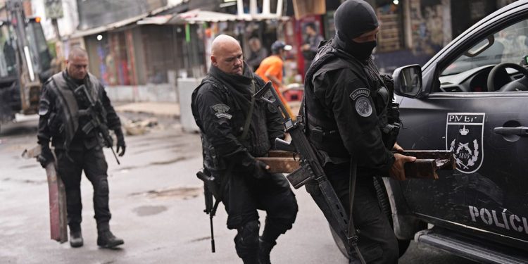 Video. La policía de Río libera rehenes en Raid que deja a ocho muertos