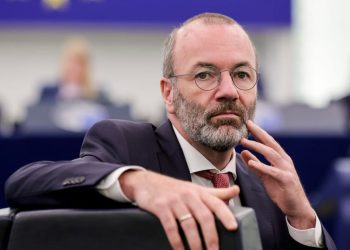 Europa es demasiado débil para contrarrestar a Trump, dice el jefe conservador Weber – Político