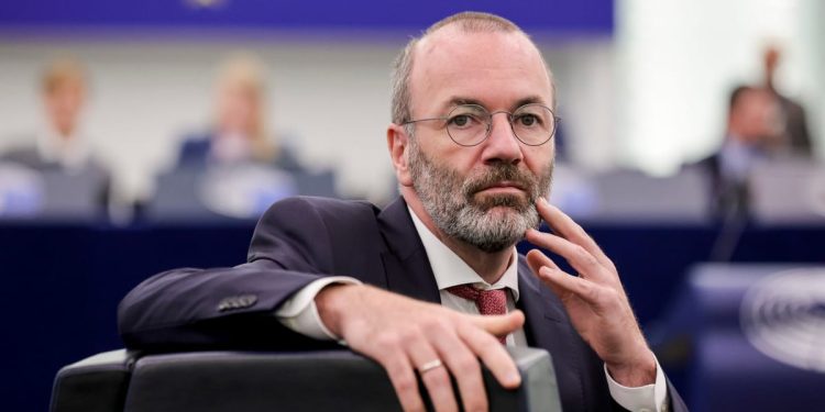 Europa es demasiado débil para contrarrestar a Trump, dice el jefe conservador Weber – Político