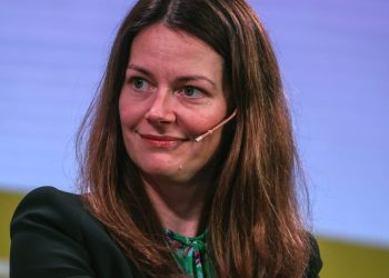 El Ministro de Inversión del Reino Unido, renuncia solo unas semanas antes de la gran cumbre – Político