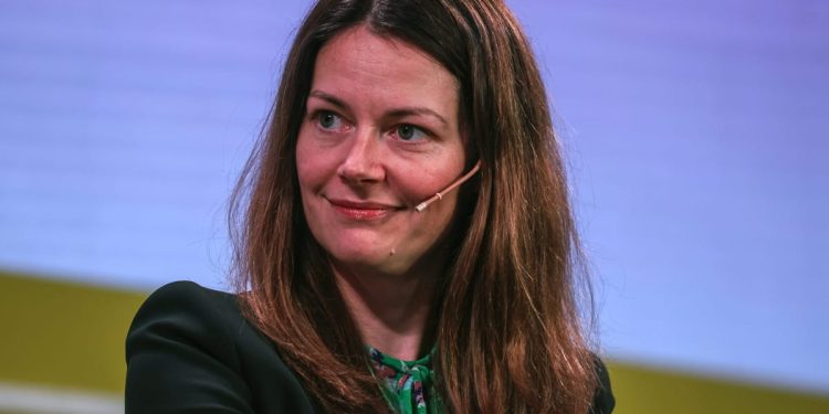 El Ministro de Inversión del Reino Unido, renuncia solo unas semanas antes de la gran cumbre – Político