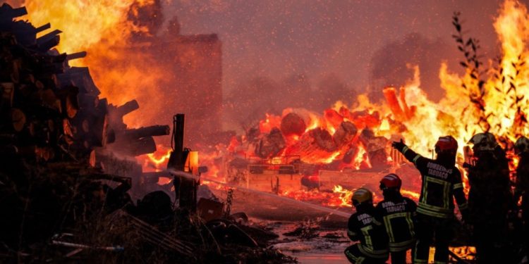 Incendios forestales impulsados por el cambio climático que aumenta la contaminación del aire en todo el mundo: la ONU | Noticias de crisis climática