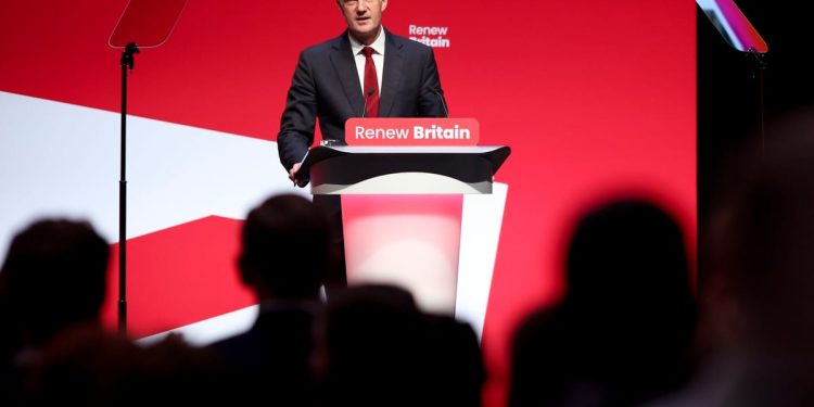 El Secretario de Comercio del Reino Unido toma el cavo en el sector farmacéutico en medio de las conversaciones de precios de crujidos – Político