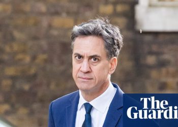 El trabajo debe luchar contra los multimillonarios de derecha que socavan net cero, dice Ed Miliband | Ed Miliband
