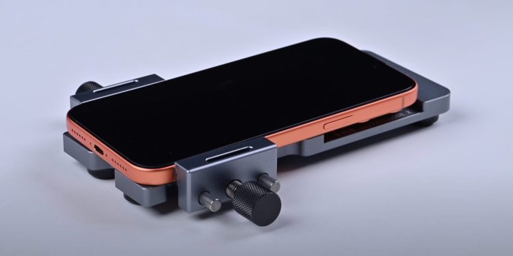 Repare YouTuber intenta actualizar el iPhone 17 Pro Max a 2TB de almacenamiento el día del lanzamiento