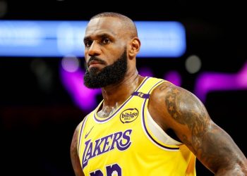 LeBron James escribe el artículo de opinión como la NBA tiene como objetivo reconstruir en China