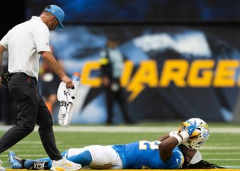 Najee Harris de los Chargers se lesionó con lesiones a Aquiles