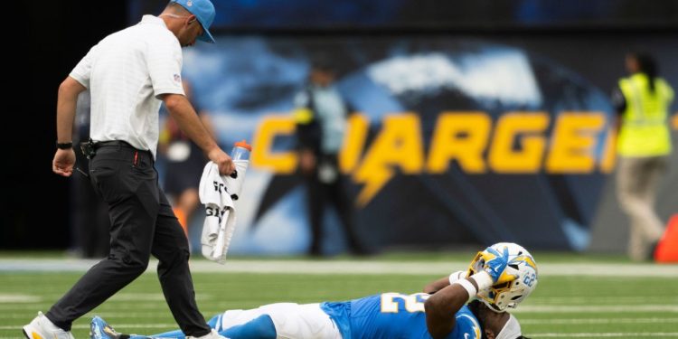 Najee Harris de los Chargers se lesionó con lesiones a Aquiles