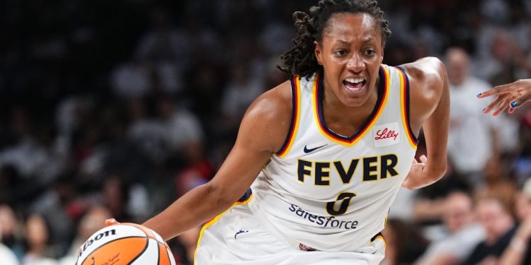 Kelsey Mitchell continúa alimentando la carrera de playoffs de la WNBA de la Fiebre