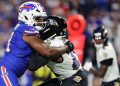 La defensa de los Bills recibe golpe como DT Oliver, LB Milano descartó