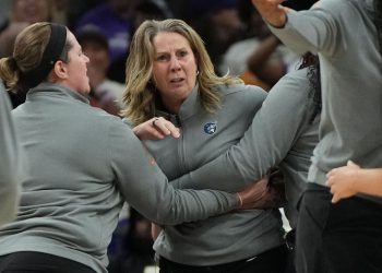 Reeve de Lynx explota a Refs después de que Collier dolió al final del juego 3