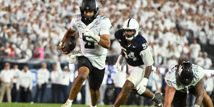 Oregon's Lanning promociona a Moore como el mejor QB después de vencer a Penn State