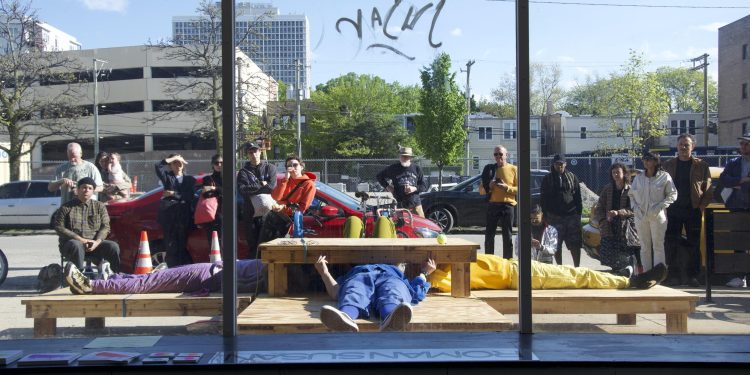 El último hurra de una galería de una galería dirigida por artistas de Chicago antes del cierre forzado