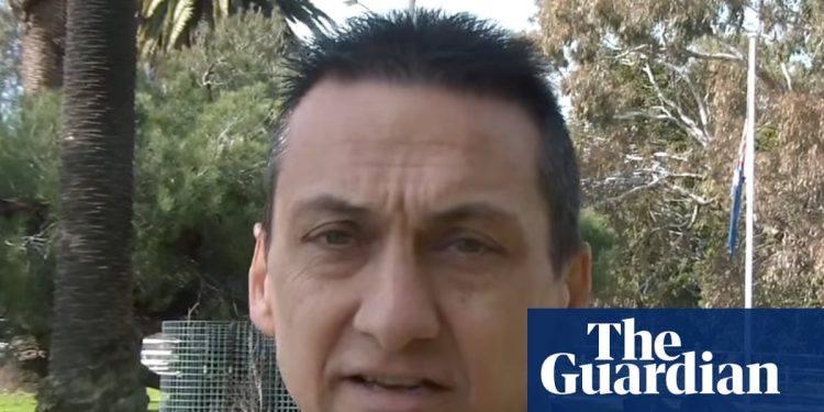 La policía anuncia una recompensa de $ 1 millón por información sobre Dezi Freeman y advierte al público que no busque fugitivo de porpunkah 'de alto riesgo' | Tiroteo de porpunkah