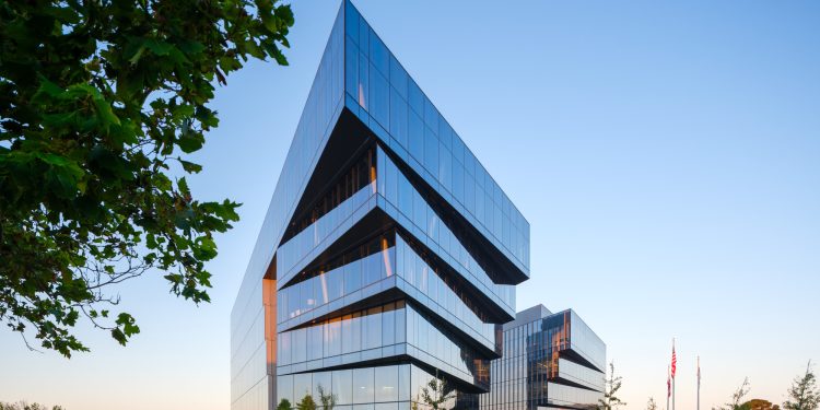 HealthPeak Properties Vantage Campus / Flad Architects