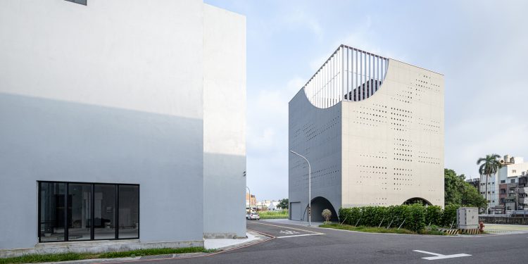 Locus solar / asuntos aéreos y 16 Arch Studio