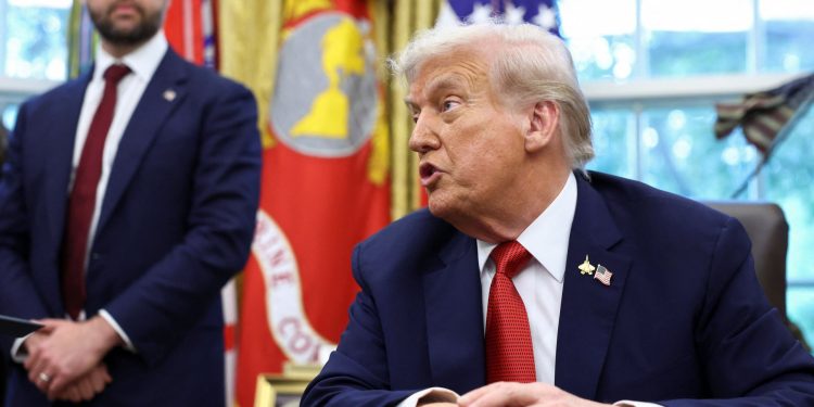 El presidente de los Estados Unidos, Donald Trump, firma la orden que describe el plan de venta de Tiktok | Noticias de redes sociales