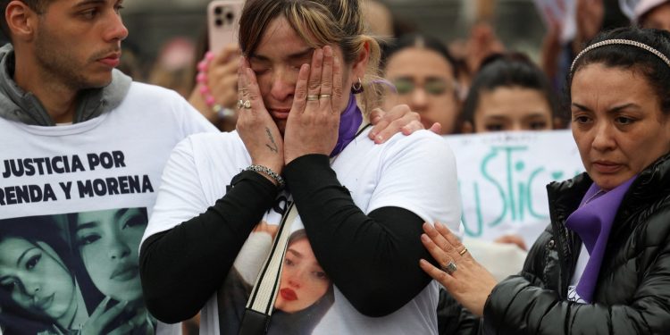 Miles de la protesta se transmitieron el asesinato en vivo de 2 mujeres, niña en Argentina | Noticias del crimen