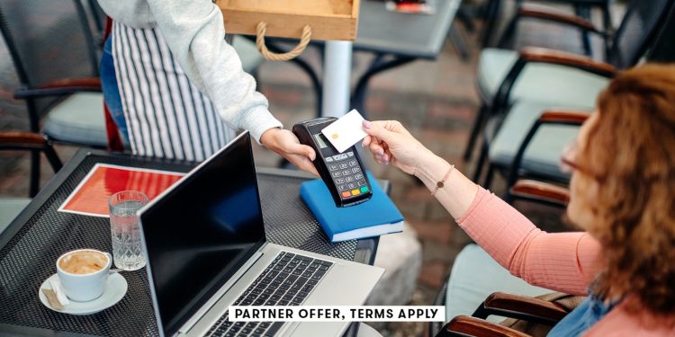 ¿Por qué emparejo mi tarjeta de devolución de efectivo con tarjetas de recompensas de viaje?