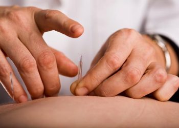 El tratamiento con acupuntura mejora los efectos incapacitantes del dolor lumbar crónico en adultos mayores