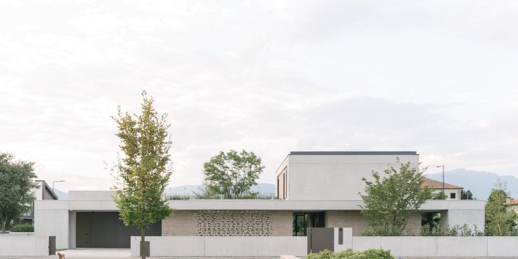 House GM / Didonè Comacchio Architects