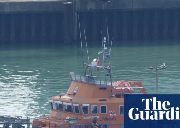 Más de 1,000 personas llegan al Reino Unido en botes pequeños en un día | Inmigración y asilo