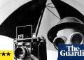 Lee Miller Review: una carrera deslumbrante y atrevida del fotógrafo de guerra al pionero surrealista a través de la bañera de Hitler | Lee Miller