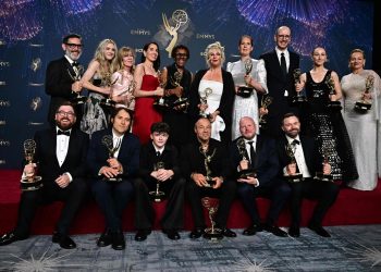 Aux Emmy Awards, Le Triomphe de Stephen Colbert, Présentateur Licencié Par Sa Chaîne