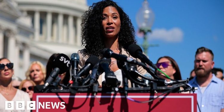 Los acusadores de Epstein dicen que están compilando la lista de sus asociados