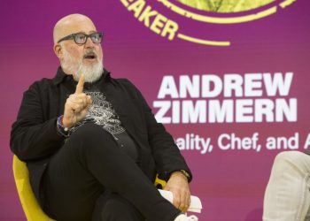 Andrew Zimmern al repensar la intersección de la comida y los viajes