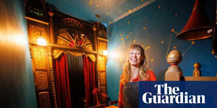 'Un lugar extrañamente mágico': cómo el teatro más pequeño del mundo hizo su regreso dirigido por la comunidad | Teatro