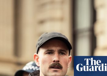 Neo-Nazi Thomas Sewell dio una orden de trabajo comunitaria para intimidar al oficial de policía y esposa | Victoria