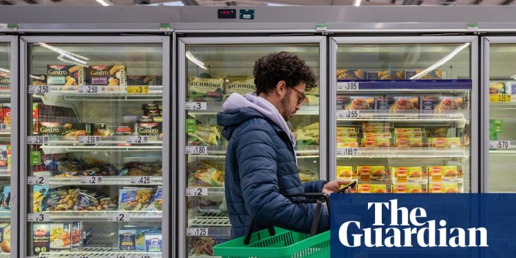 Los minoristas dicen que los aumentos de impuestos podrían impulsar aún más la inflación a medida que los precios de las tiendas saltan | Industria minorista