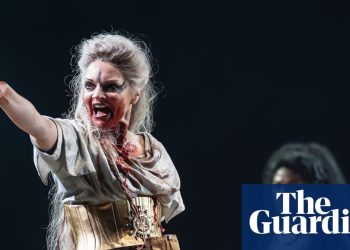 Hit and Myth: Bacchae pone a la vista la historia del nacional de renovar las tragedias griegas | Teatro