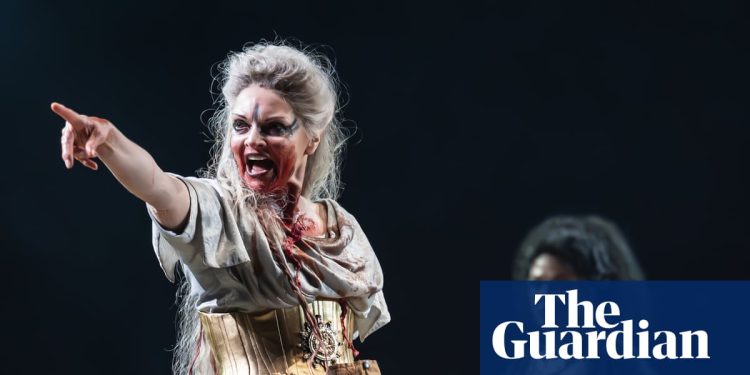 Hit and Myth: Bacchae pone a la vista la historia del nacional de renovar las tragedias griegas | Teatro