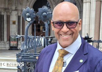 Ex líder adjunto de verde lanza nuevas acciones legales contra el partido