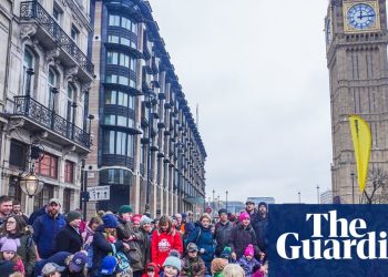 Los padres ricos se apresuran a dar a los niños sus activos como reglas de impuestos de herencia más estrictas del Reino Unido. Impuesto a la herencia