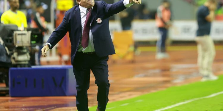 Periodista Anthony Porras Incomodó A Miguel 'Piojo' Herrera Con UNA PREGUNTA Y EL TÍCNICO REACCIONO FUERTE