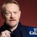 Jared Harris: 'Papá noqueó a un irlandés y luego lo trajo arrojando a Guinness en su cara' | Película