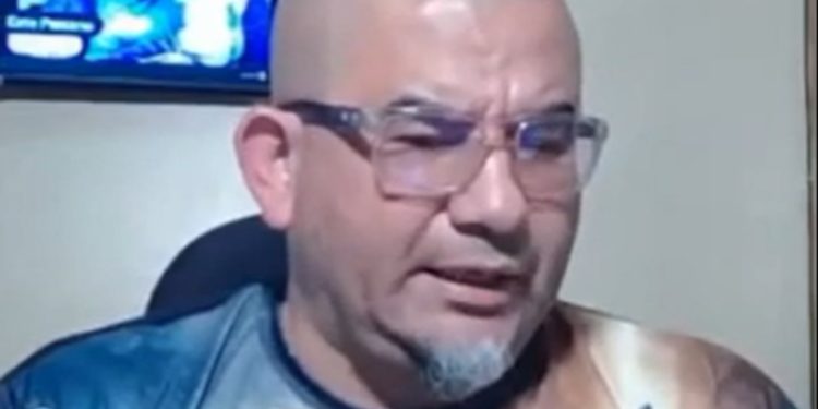 Director de Radio Zurquí Denuncia Que Un Seguidor de Rodrigo Chaves lo Agredio Físicamme Cuando Regraba A Su Casa