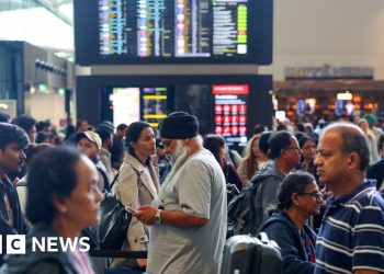 Retrasos después del golpe del sistema de registro del aeropuerto
