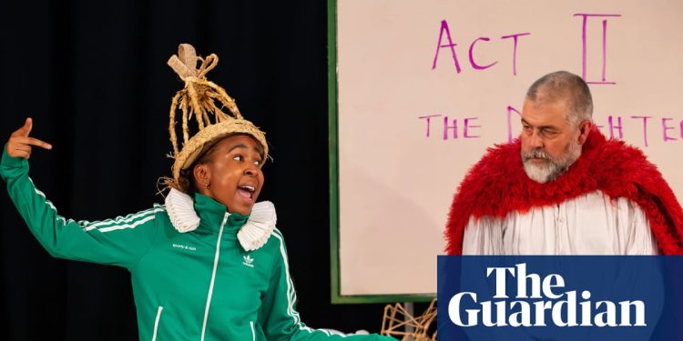 'La tormenta para Lear está dentro de él': cruzar los mares entrecortados para llevar a Shakespeare a las Islas de Scilly | William Shakespeare