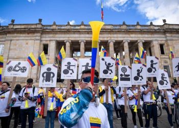 Deportistas Colombianos Protestaron por Reducción de Su Presupesto