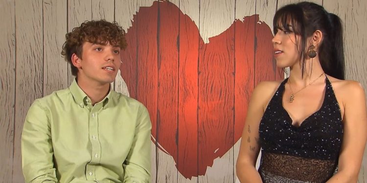 Dos Solteros protagonizan una de las citas más calientes de 'primeras citas': «Tienes que Fregar Tú»