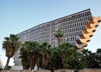 Icône de l'Anchecture Brutaliste, L'Hôtel du Lac de Túnes Menacé de Démolition