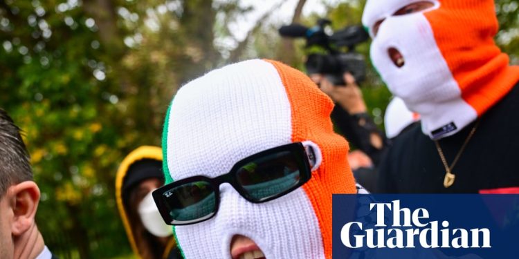 Caso de terrorismo contra el rapero de Kneecap Liam Óg ó Hannaidh tallado | Rótula