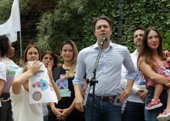 Daniel Quinero y Carolina Corcho SE Inscriben Para Consulta del Pacto Histórico A Pesar de Que No Hay Decisión en Firme Sobre Su Realización