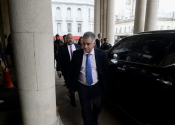 Un juez multó a pareja con 200 mil pesos por día por el abandono de obras en barrios populares